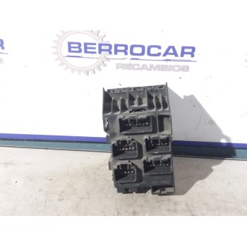 Recambio de caja reles / fusibles para toyota corolla verso (r1) 2.2 d-cat referencia OEM IAM 8273405030  