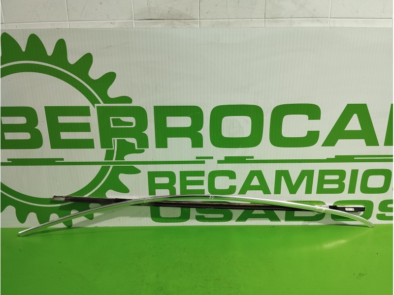 Recambio de embellecedor puerta para opel insignia berlina 2.0 cdti cat referencia OEM IAM 13228108 / 13228511  