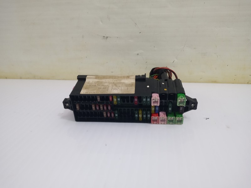 Recambio de caja reles / fusibles para volkswagen polo (6c1) advance bluemotion referencia OEM IAM 6C0937615  