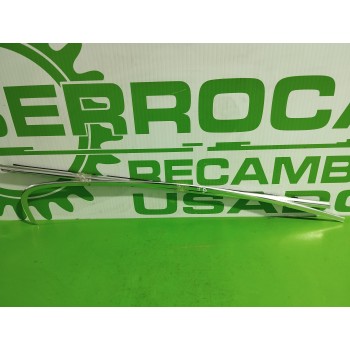 Recambio de embellecedor puerta para opel insignia berlina 2.0 cdti cat referencia OEM IAM 13228113  