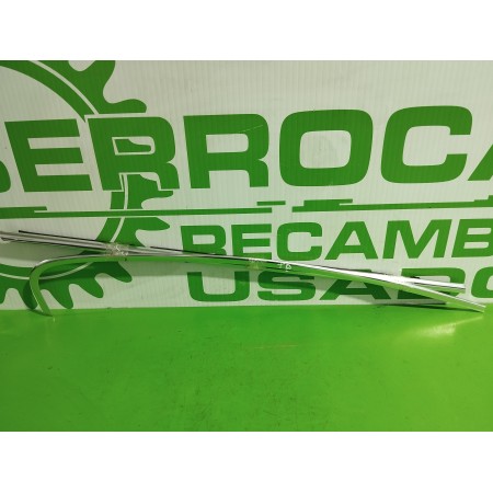 Recambio de embellecedor puerta para opel insignia berlina 2.0 cdti cat referencia OEM IAM 13228113  