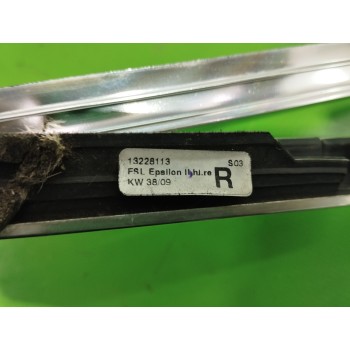 Recambio de embellecedor puerta para opel insignia berlina 2.0 cdti cat referencia OEM IAM 13228113  