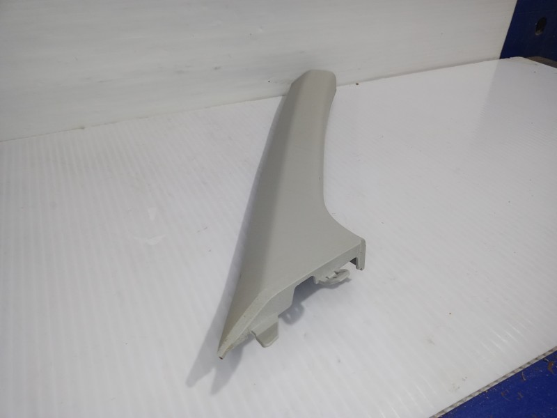 Recambio de moldura derecha para hyundai i20 (bc3) essence mild-hybrid referencia OEM IAM 85821-Q0000  