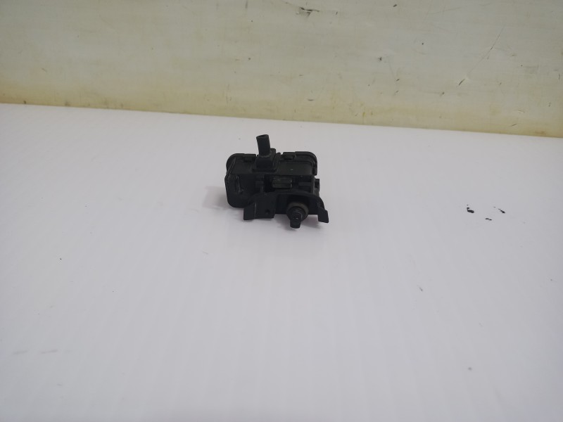 Recambio de motor tapa combustible para volkswagen polo (6c1) advance bluemotion referencia OEM IAM 6R0810773F  