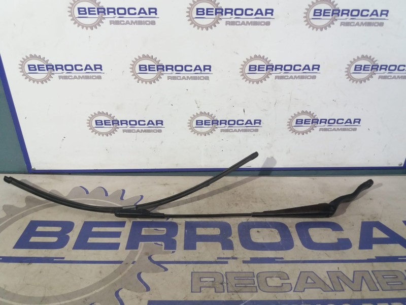 Recambio de brazo limpia delantero izquierdo para opel corsa d referencia OEM IAM 13284136  