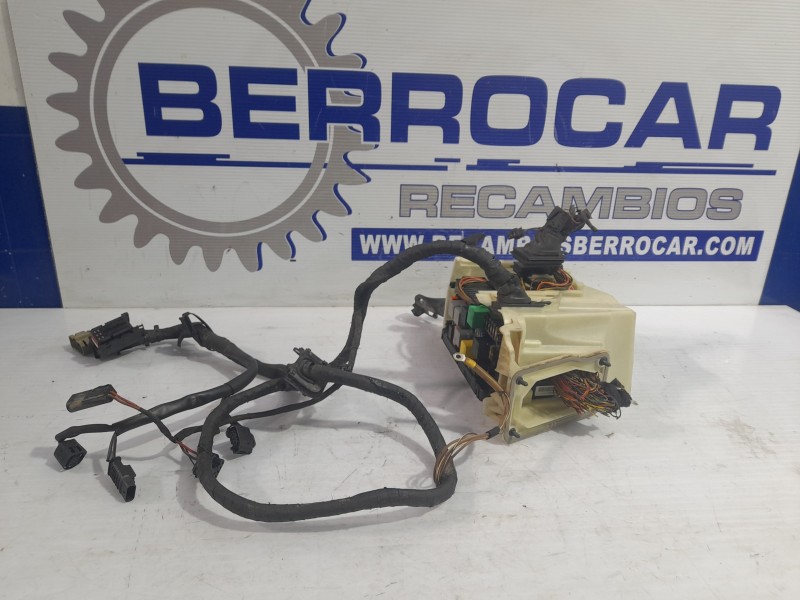 Recambio de caja reles / fusibles para mercedes-benz clase e (w212) lim. 2.1 cdi cat referencia OEM IAM A2129008307  