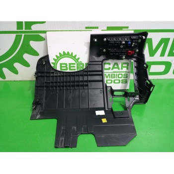 Recambio de moldura para nissan qashqai ii (j11, j11_) 1.3 dig-t referencia OEM IAM 681066UN0A  
