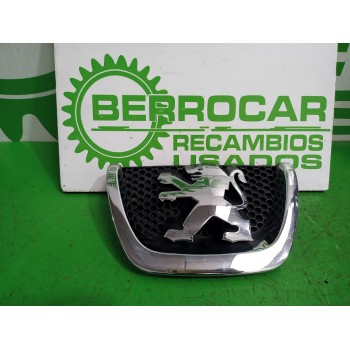 Recambio de emblema para peugeot 207 referencia OEM IAM 9649670480  