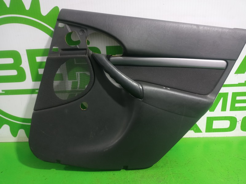 Recambio de guarnecido puerta trasera derecha para ford focus berlina (cak) ambiente referencia OEM IAM 98ABA27406  