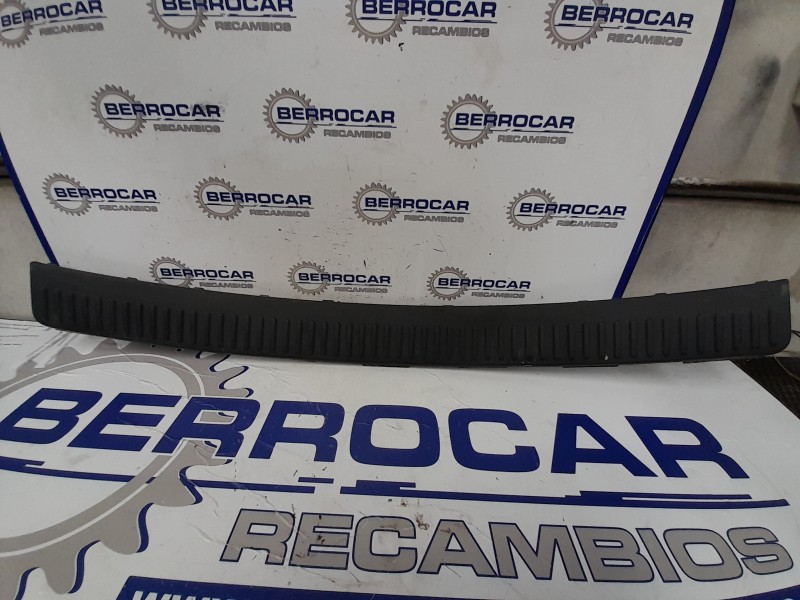 Recambio de molduras traseras para land rover range rover sport referencia OEM IAM D0E000021XXX  