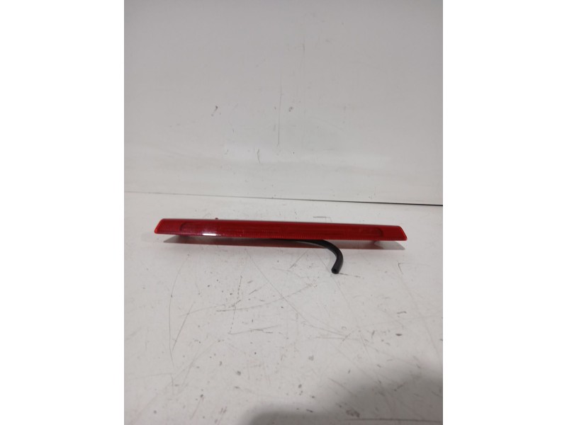 Recambio de piloto trasero central para ford puma (j2k, cf7) 1.0 ecoboost referencia OEM IAM H1BB13A613  