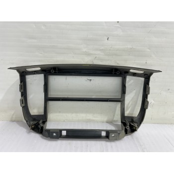 Recambio de moldura para nissan micra (k12e) acenta referencia OEM IAM 68260K10381  