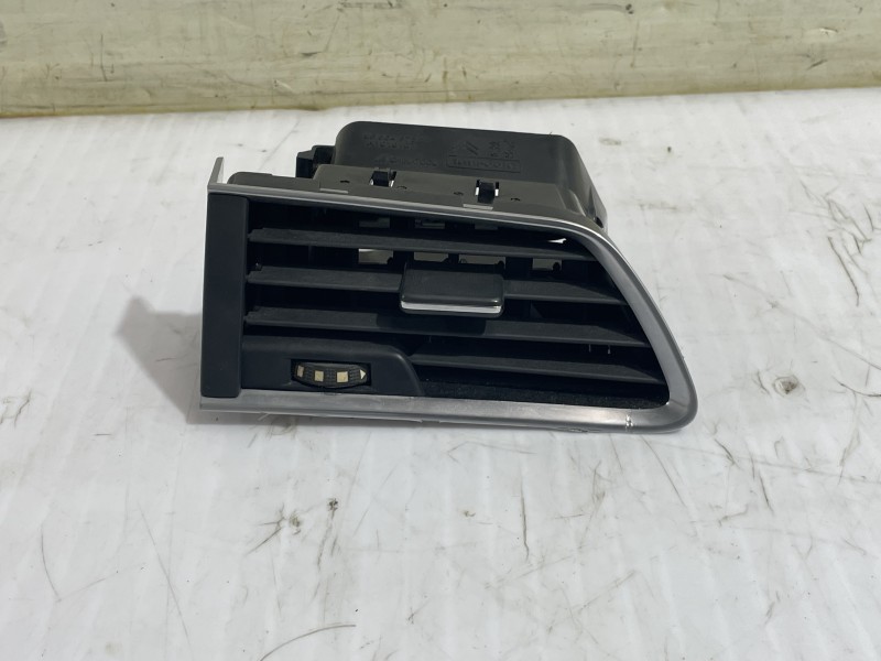 Recambio de rejilla aireadora para peugeot 508 allure referencia OEM IAM 9686457377  
