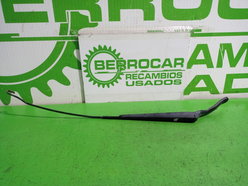 Recambio de brazo limpia delantero derecho para ford fiesta (cbk) ambiente referencia OEM IAM 2S6117526BB  