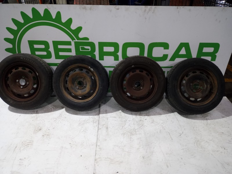 Recambio de juego llantas para ford fiesta (cbk) ambiente referencia OEM IAM 1064104  