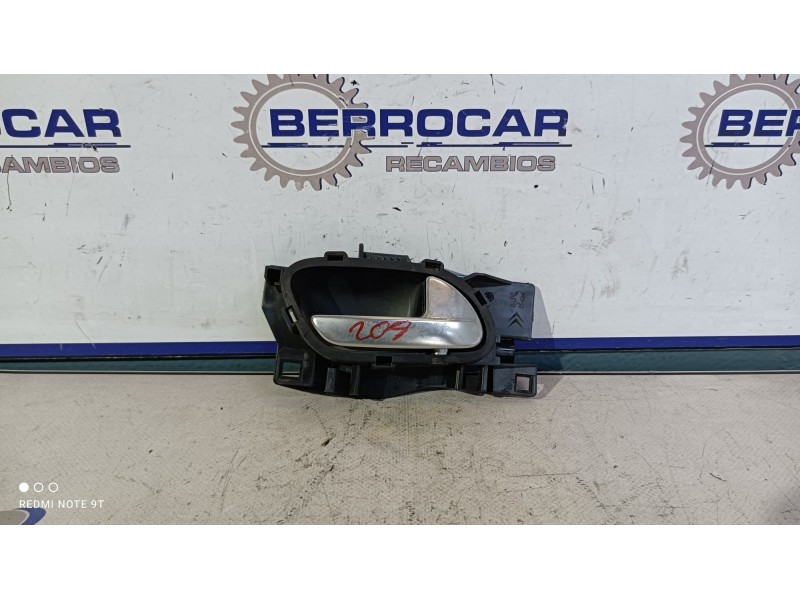 Recambio de maneta interior delantera derecha para peugeot 208 1.6 blue-hdi fap referencia OEM IAM 303965  