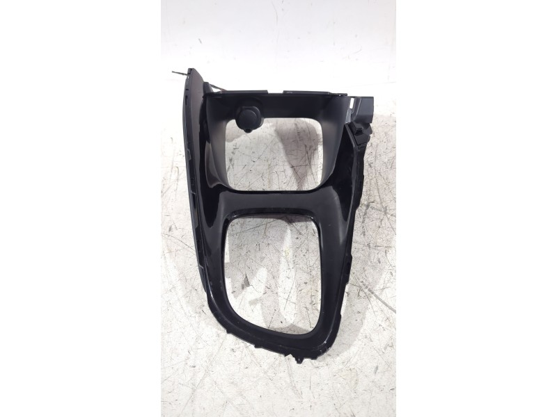 Recambio de moldura para toyota yaris (_p21_, _pa1_, _ph1_) 1.5 hybrid (mxph11) referencia OEM IAM 58833k0130  