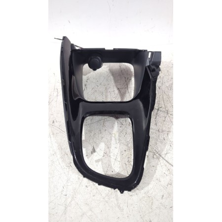 Recambio de moldura para toyota yaris (_p21_, _pa1_, _ph1_) 1.5 hybrid (mxph11) referencia OEM IAM 58833k0130  