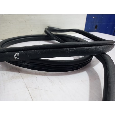 Recambio de goma contorno para hyundai ix35 (lm, el, elh) 2.0 crdi 4wd referencia OEM IAM 831402Y000  