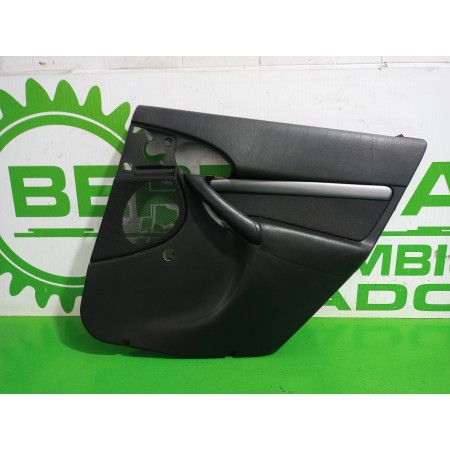 Recambio de guarnecido puerta trasera derecha para ford focus berlina (cak) trend referencia OEM IAM 1311258  
