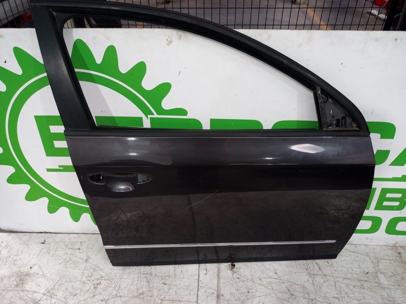 Recambio de puerta delantera derecha para volkswagen passat berlina (3c2) 2.0 tdi referencia OEM IAM 3C4831312  