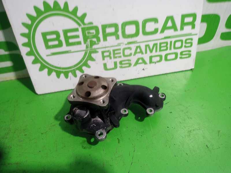 Recambio de bomba agua para ford focus berlina (cak) ambiente referencia OEM IAM XS4U8505DA  