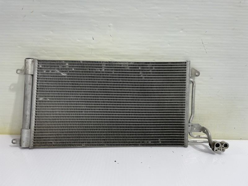 Recambio de condensador / radiador aire acondicionado para volkswagen polo (6c1) advance bluemotion referencia OEM IAM 6R0820411