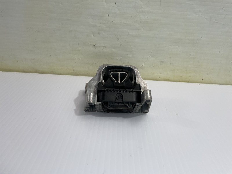 Recambio de soporte motor para volkswagen polo (6c1) advance bluemotion referencia OEM IAM G70155322  