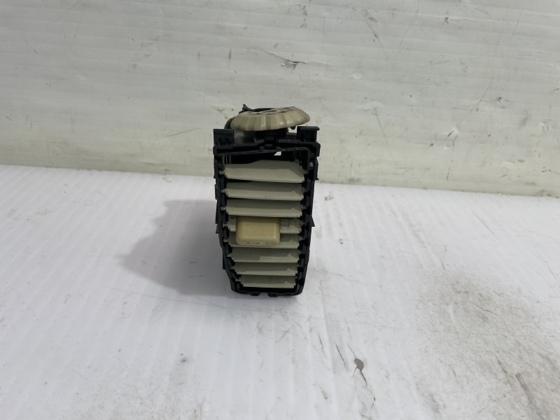 Recambio de rejilla aireadora para nissan micra (k12e) acenta referencia OEM IAM 68750AX600  