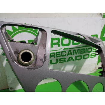 Recambio de moldura para ford focus berlina (cak) trend referencia OEM IAM 98ABA046A04  