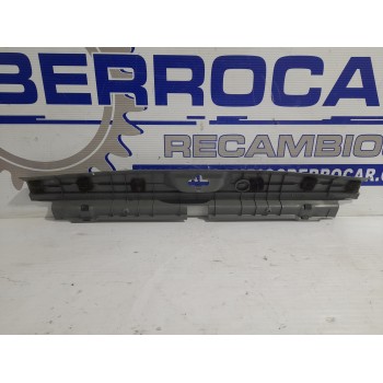 Recambio de molduras traseras para hyundai santa fe (sm) 2.0 crdi cat referencia OEM IAM 85770-26000  