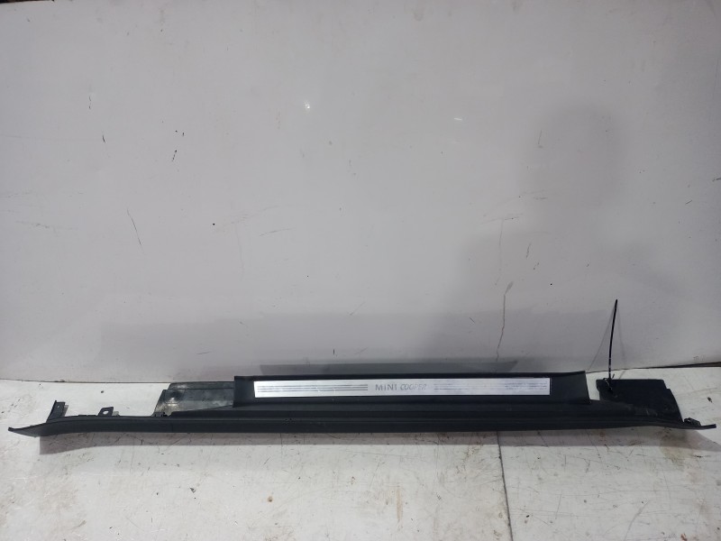 Recambio de faldon lateral para mini mini (r56) cooper referencia OEM IAM 7147916  