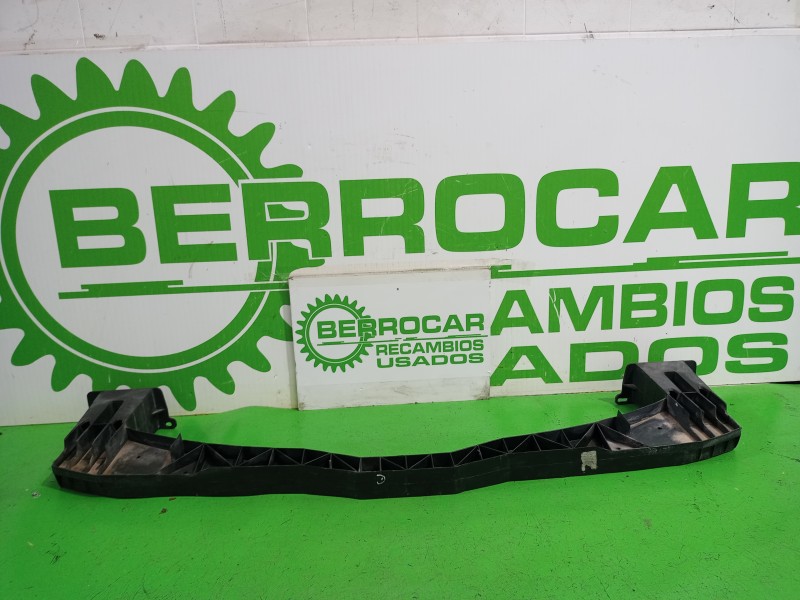 Recambio de travesaño inferior para citroën c4 berlina 1.6 16v hdi referencia OEM IAM 9646895580  