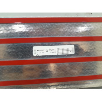 Recambio de molduras traseras para renault trafic furgón referencia OEM IAM 8201403684  