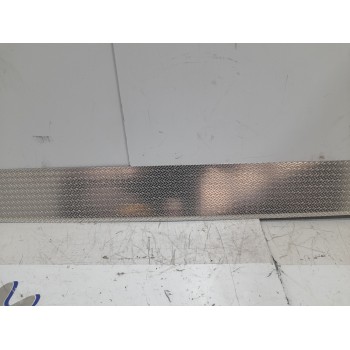 Recambio de molduras traseras para renault trafic furgón referencia OEM IAM 8201403684  