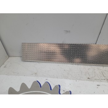 Recambio de molduras traseras para renault trafic furgón referencia OEM IAM 8201403684  