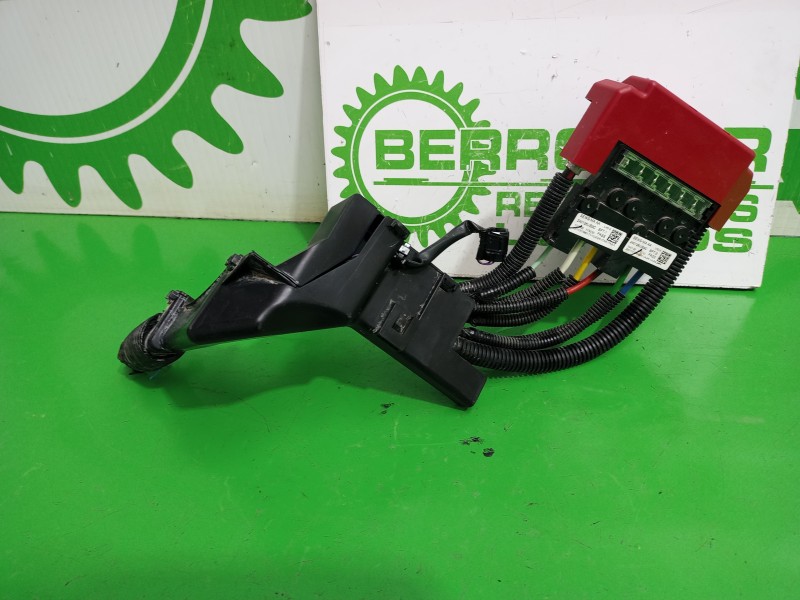 Recambio de caja reles / fusibles para nissan qashqai ii (j11, j11_) 1.3 dig-t referencia OEM IAM 240126UB3C  