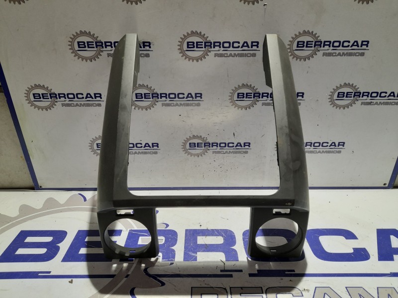 Recambio de moldura interior para land rover discovery referencia OEM IAM FAE500012XXX  