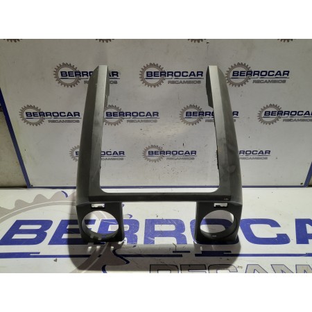 Recambio de moldura interior para land rover discovery referencia OEM IAM FAE500012XXX  
