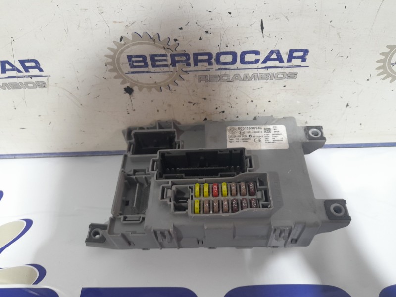 Recambio de caja reles / fusibles para fiat punto (evo) (199) 1.4 16v referencia OEM IAM 00518690940  