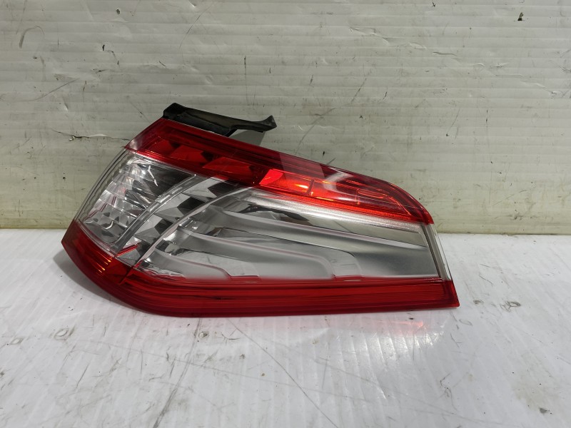 Recambio de piloto trasero derecho para peugeot 508 allure referencia OEM IAM 9686779680  