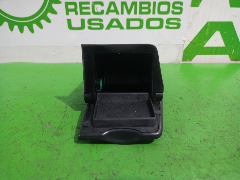 Recambio de cenicero para citroën xsara berlina 1.9 d sx referencia OEM IAM 9624645677  