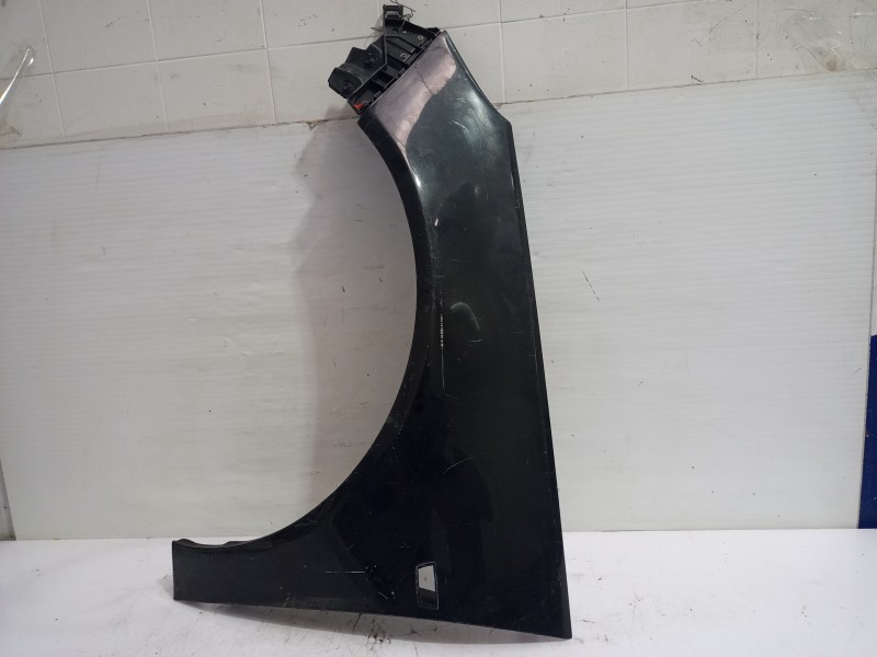 Recambio de aleta delantera izquierda para toyota avensis berlina (t25) 1.8 16v cat referencia OEM IAM 5381205020  