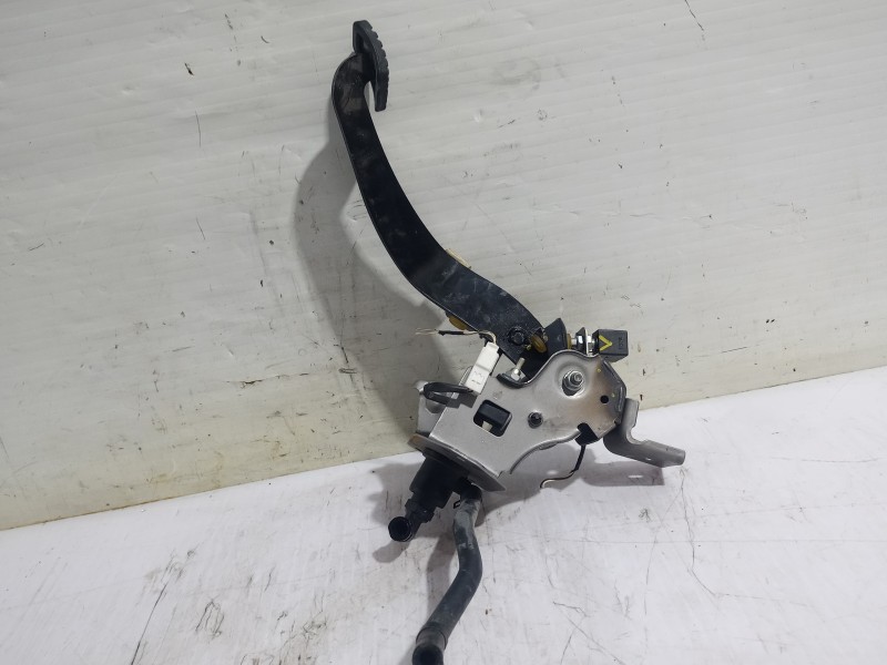 Recambio de pedal embrague para hyundai ix35 (lm, el, elh) 2.0 crdi 4wd referencia OEM IAM 328022S000  
