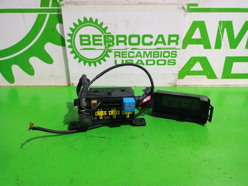 Recambio de caja reles / fusibles para kia sorento i (jc) 2.5 crdi referencia OEM IAM 952102E000  