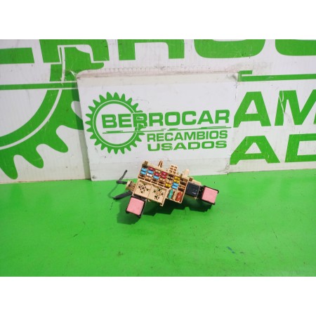 Recambio de caja reles / fusibles para renault kangoo profesional referencia OEM IAM 8200574970  
