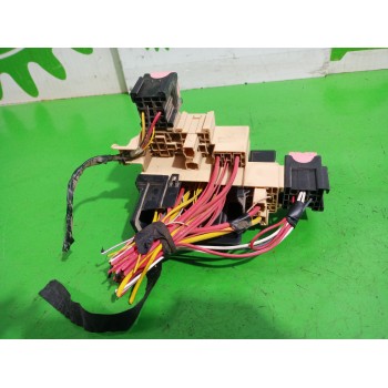 Recambio de caja reles / fusibles para renault kangoo profesional referencia OEM IAM 8200574970  