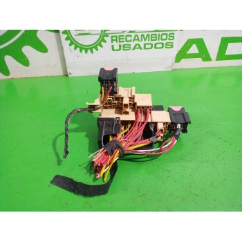 Recambio de caja reles / fusibles para renault kangoo profesional referencia OEM IAM 8200574970  