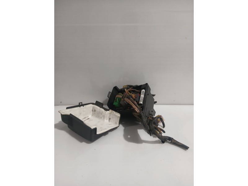 Recambio de caja reles / fusibles para citroën c3 i (fc_, fn_) 1.4 i referencia OEM IAM 9643498880  