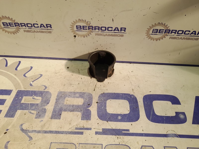 Recambio de posavasos para land rover discovery referencia OEM IAM 8H22046B94  